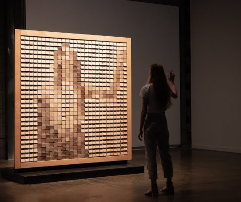 Seni Instalasi karya Danny Rozin (2014) yang diberi nama Wooden Mirror | Dok. Pegaf.com